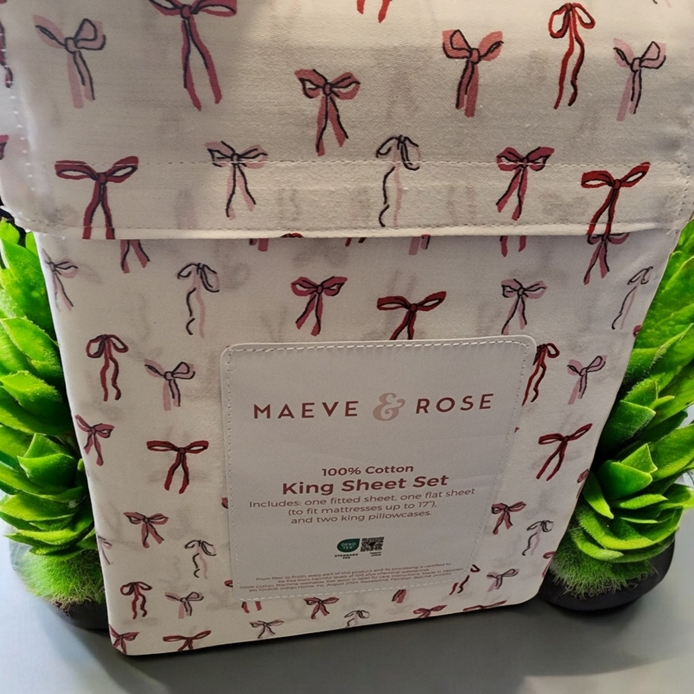 King Size 4 pc Sheet Set Pink Red White Ribbions Bows Sketch OEKO-TEX  100 Cotto